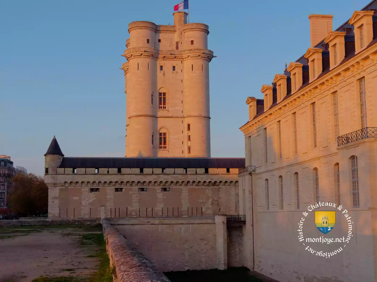 Coucher De Soleil Chateau Donjon Coucher De Soleil