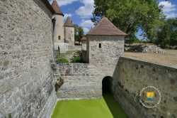 Douves Chateau Village Meillard