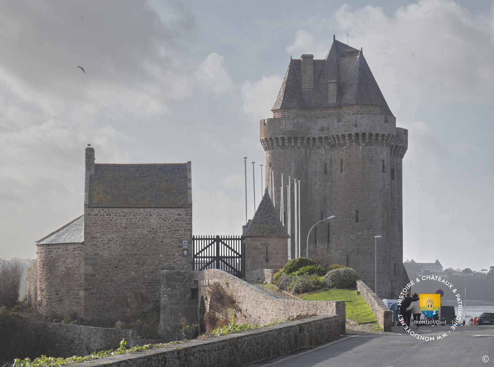 tour donjon medieval bretagne saint malo