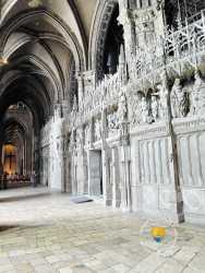 Tour Du Choeur De La Cathedrale Statuaire