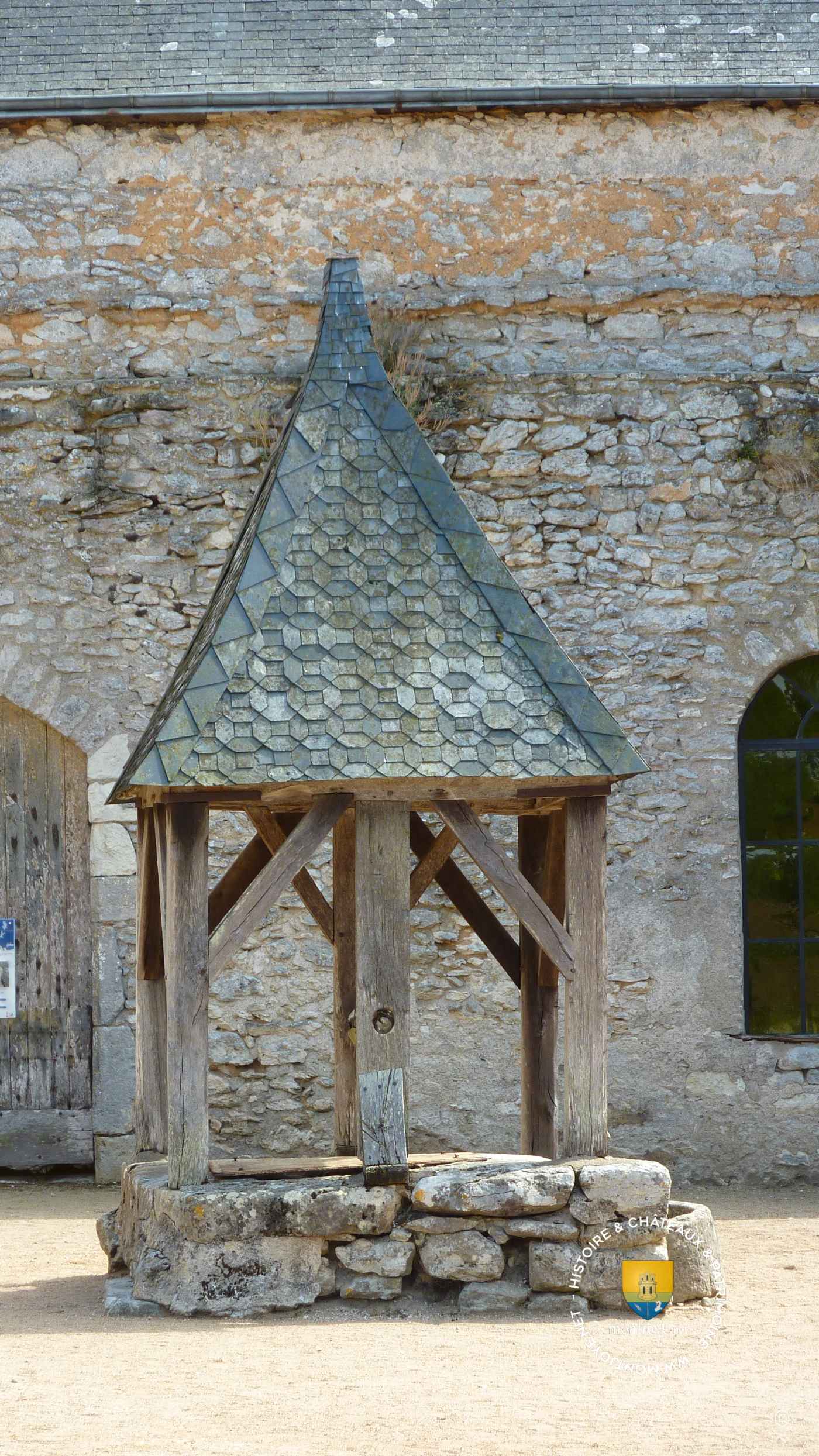 Puit XIIe 15m Profondeur Toiture XIVe