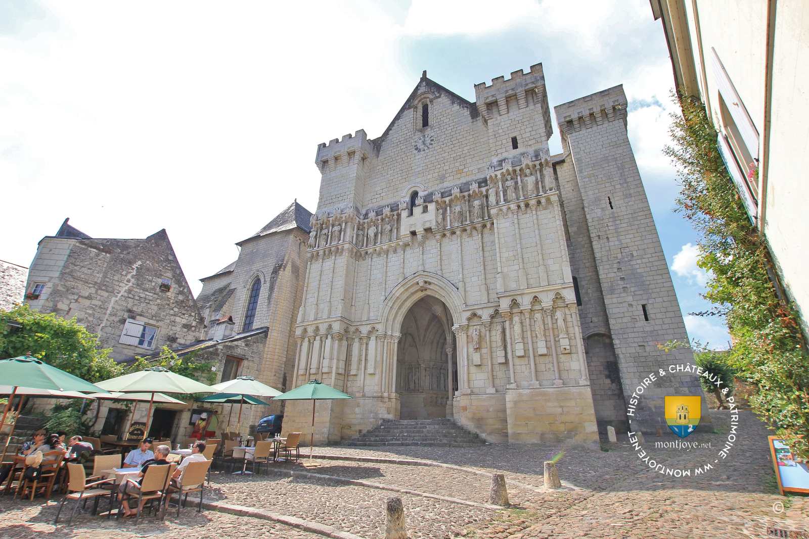Eglise Collégiale et Village de Candes Saint-Martin