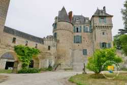 Chateau Celle Guenand Cour Interieure