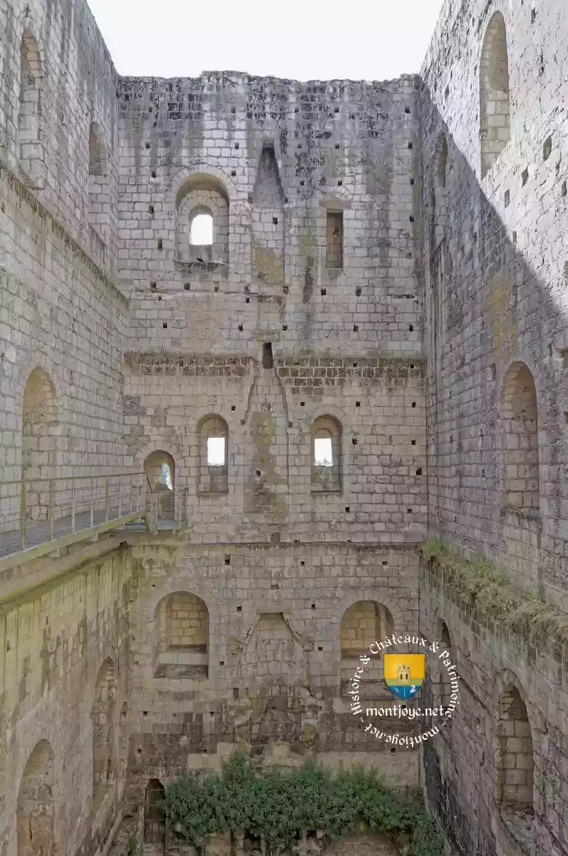 interieur donjon de loches 