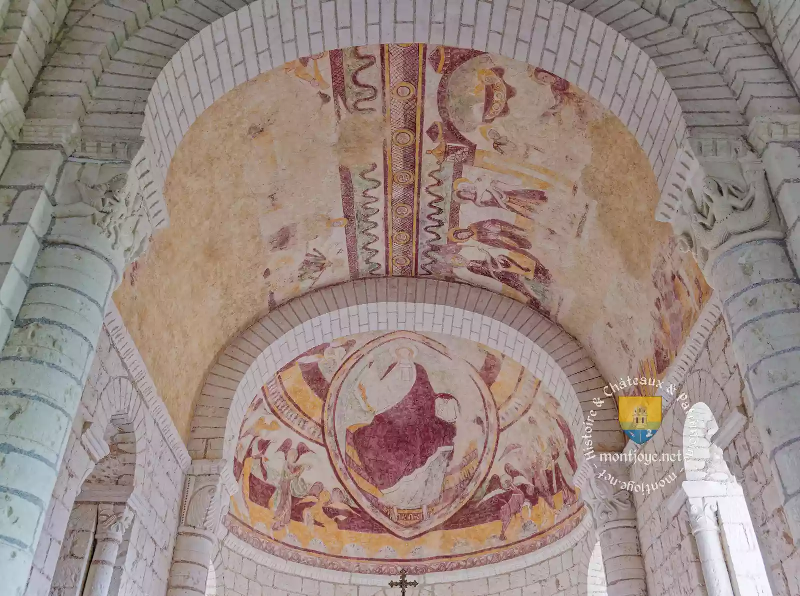 choeur eglise romane polychrome
