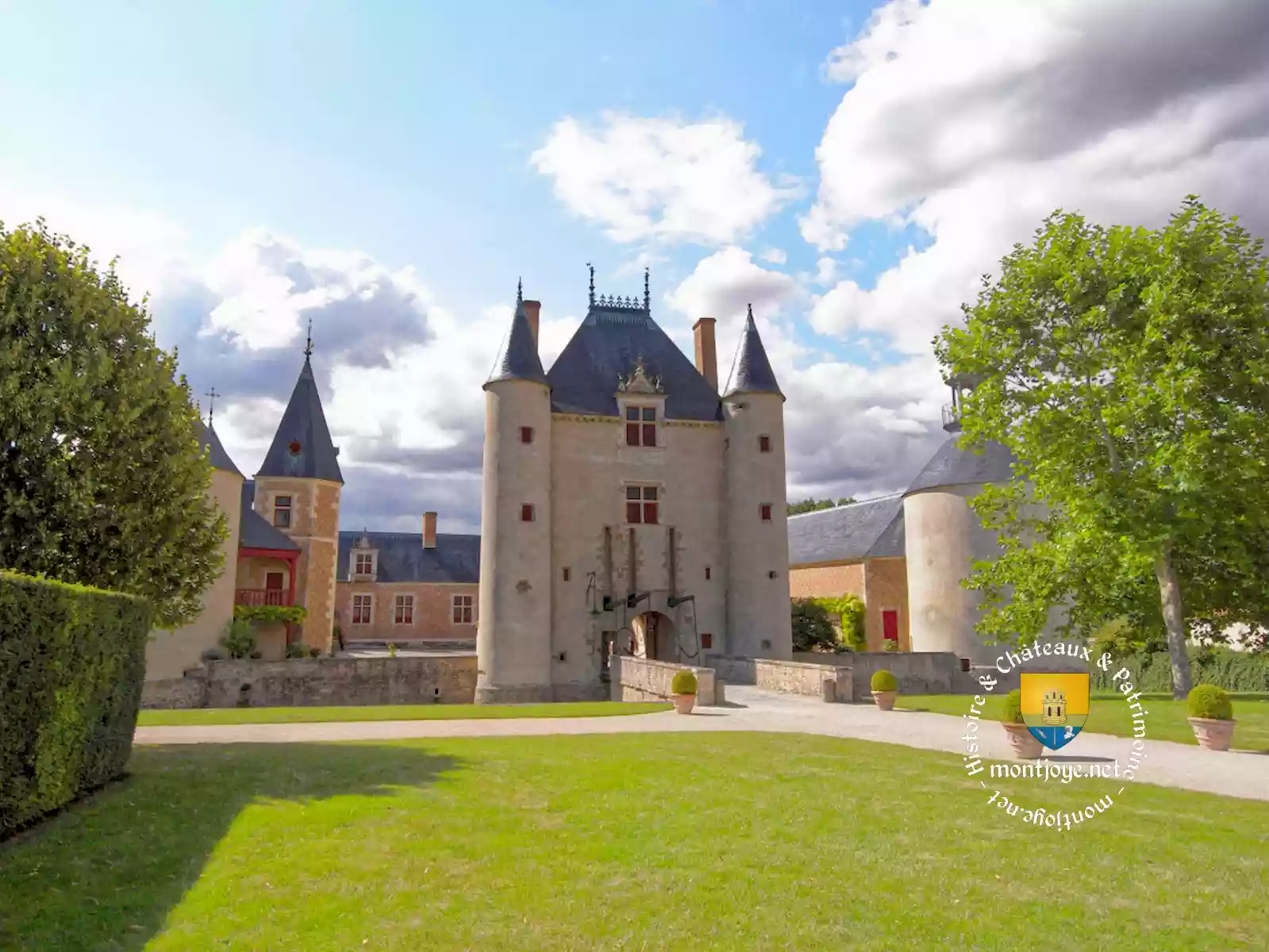 entree du chateau medieval