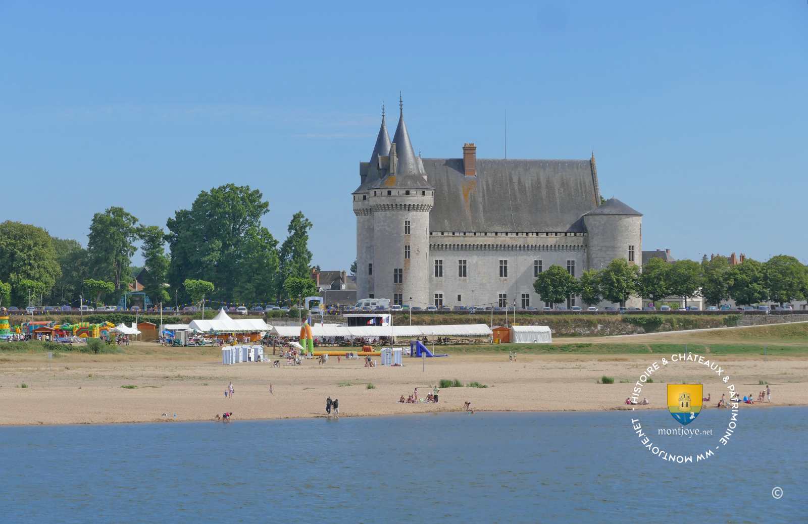 Chateau De Sully Sur Loire Plage