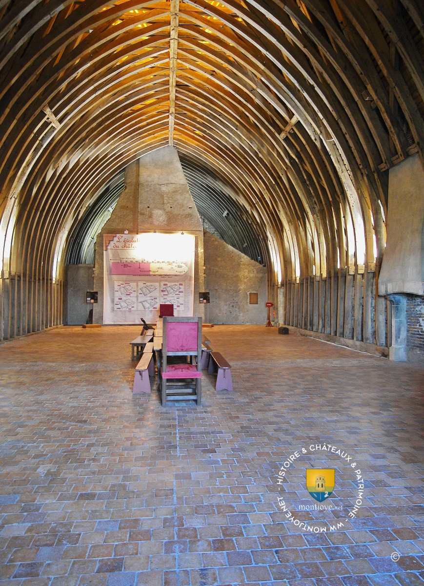 Salle Des Gardes Charpente Berceau Brise