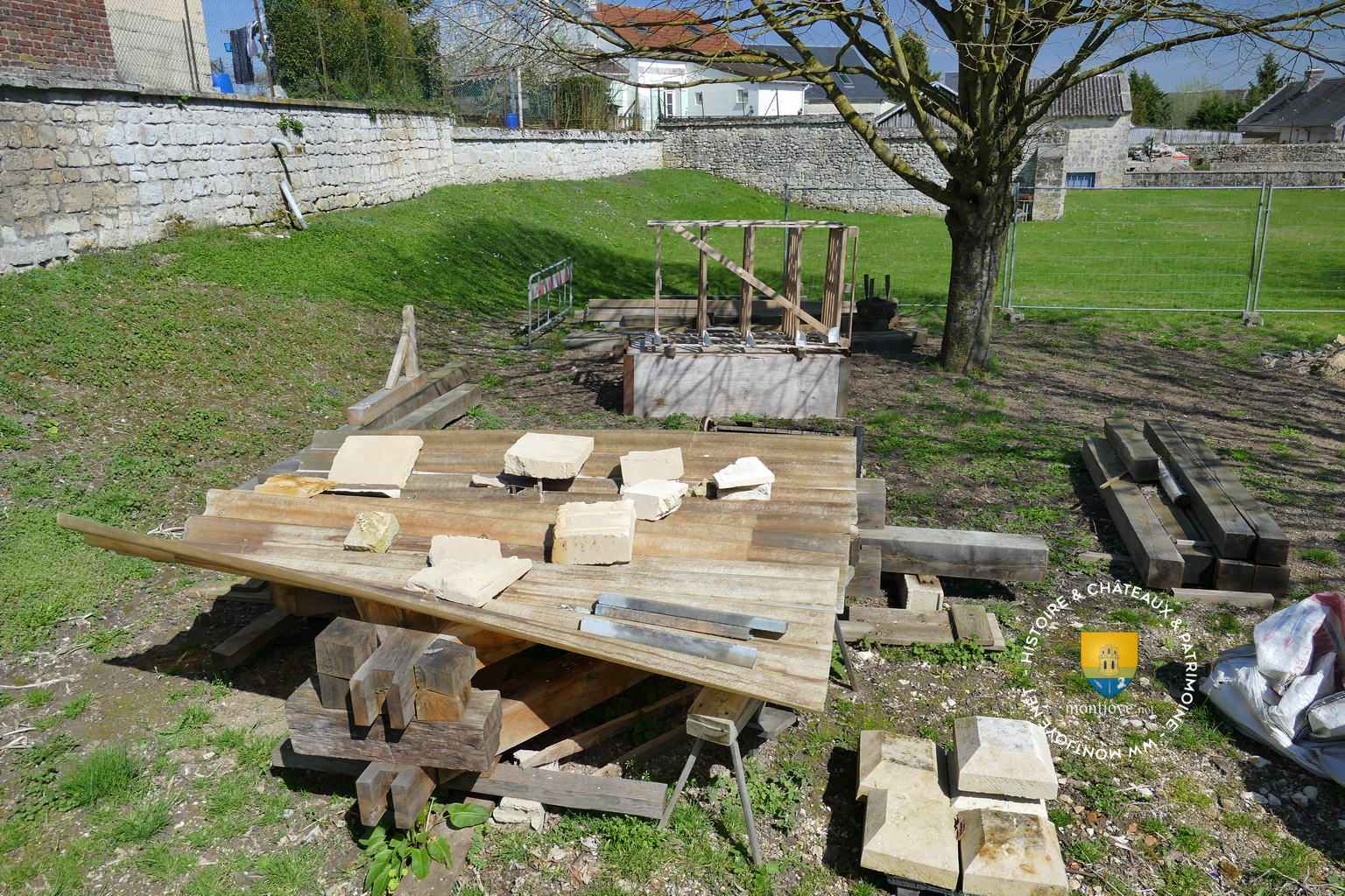 Tailleur De Pierre Etabli