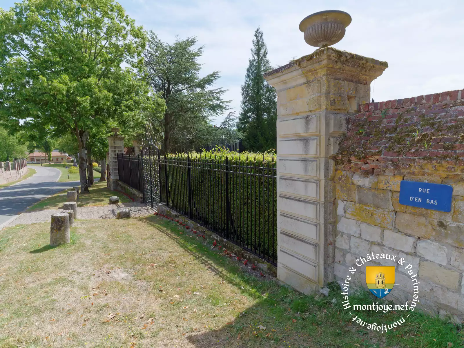 Entree Parc Chateau Suzanne Entree Parc Chateau Suzanne