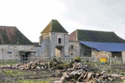 Tour Porche Ferme Fortifiee