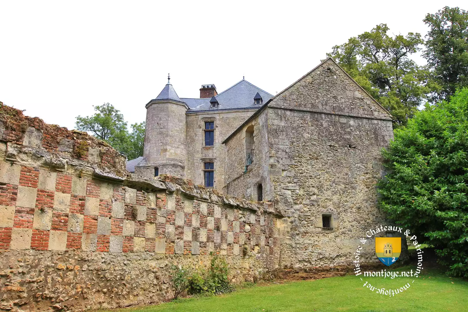 Chapelle Enceintee A Damier Chapelle Enceintee A Damier