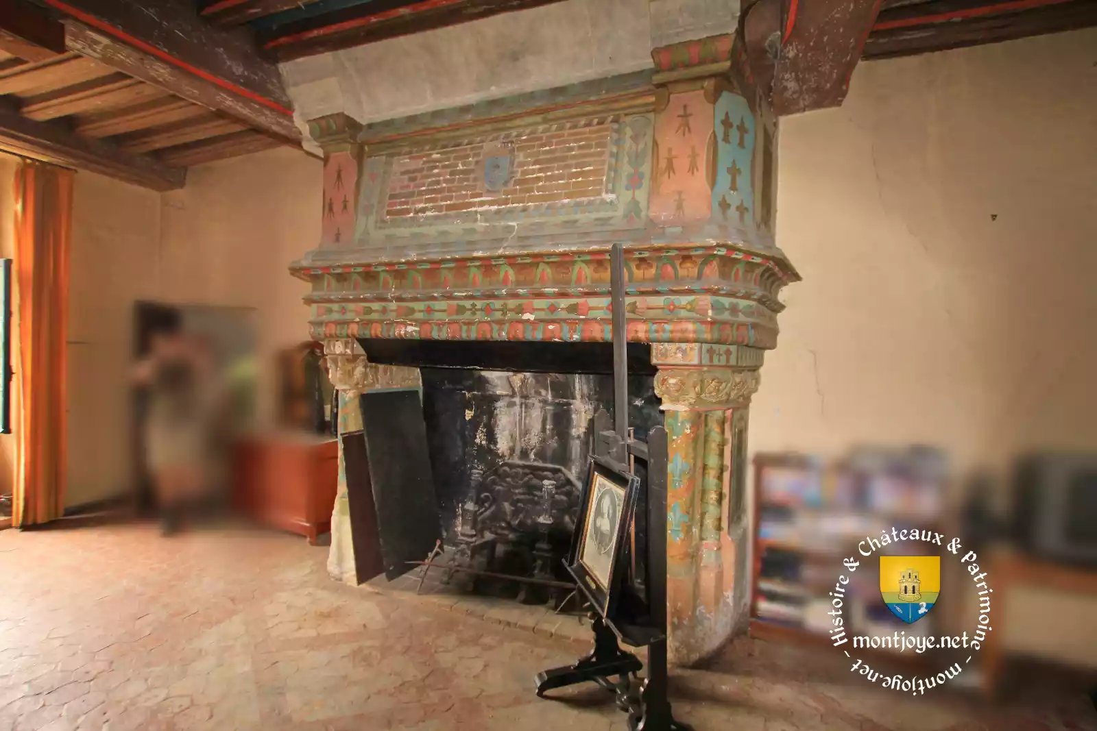 cheminee peinte tommette