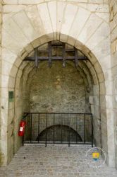 Tour Carree Herse Chateau Medieval