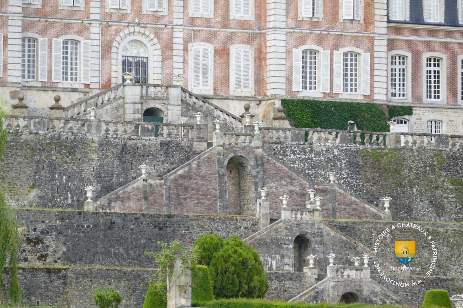 Terrasses du Château de Sassy Terrasses du Château de Sassy