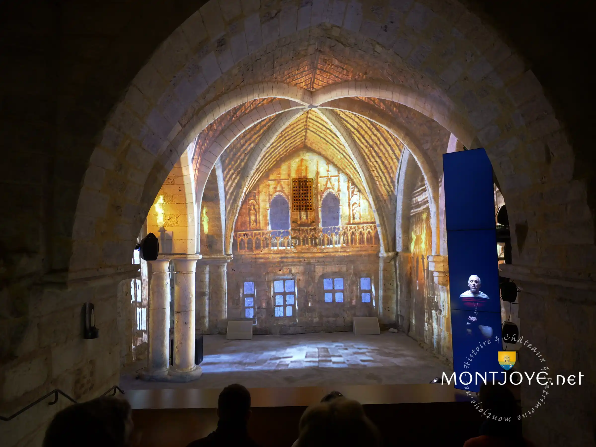 Historial Jeanne d'Arc à Rouen souterrain voute historial jeanne darc rouen normandie