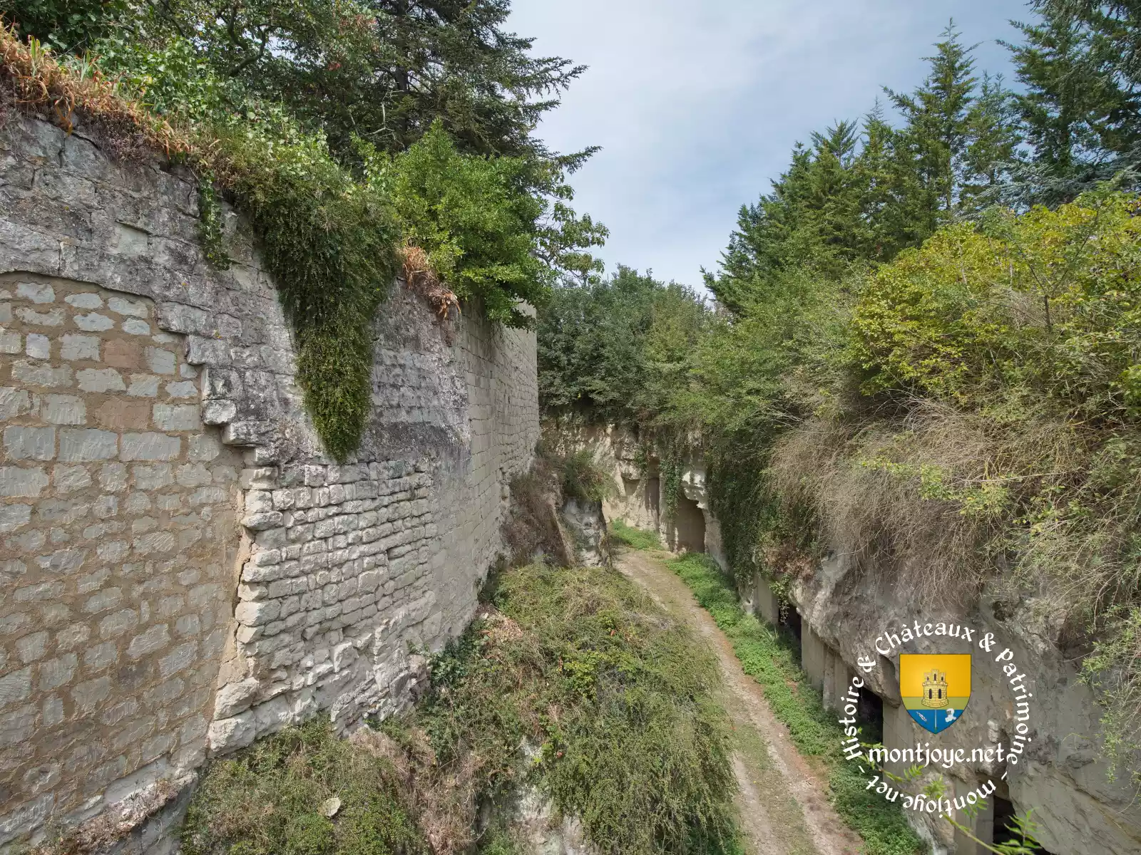 fossee cave troglodyte creuse dans le roc