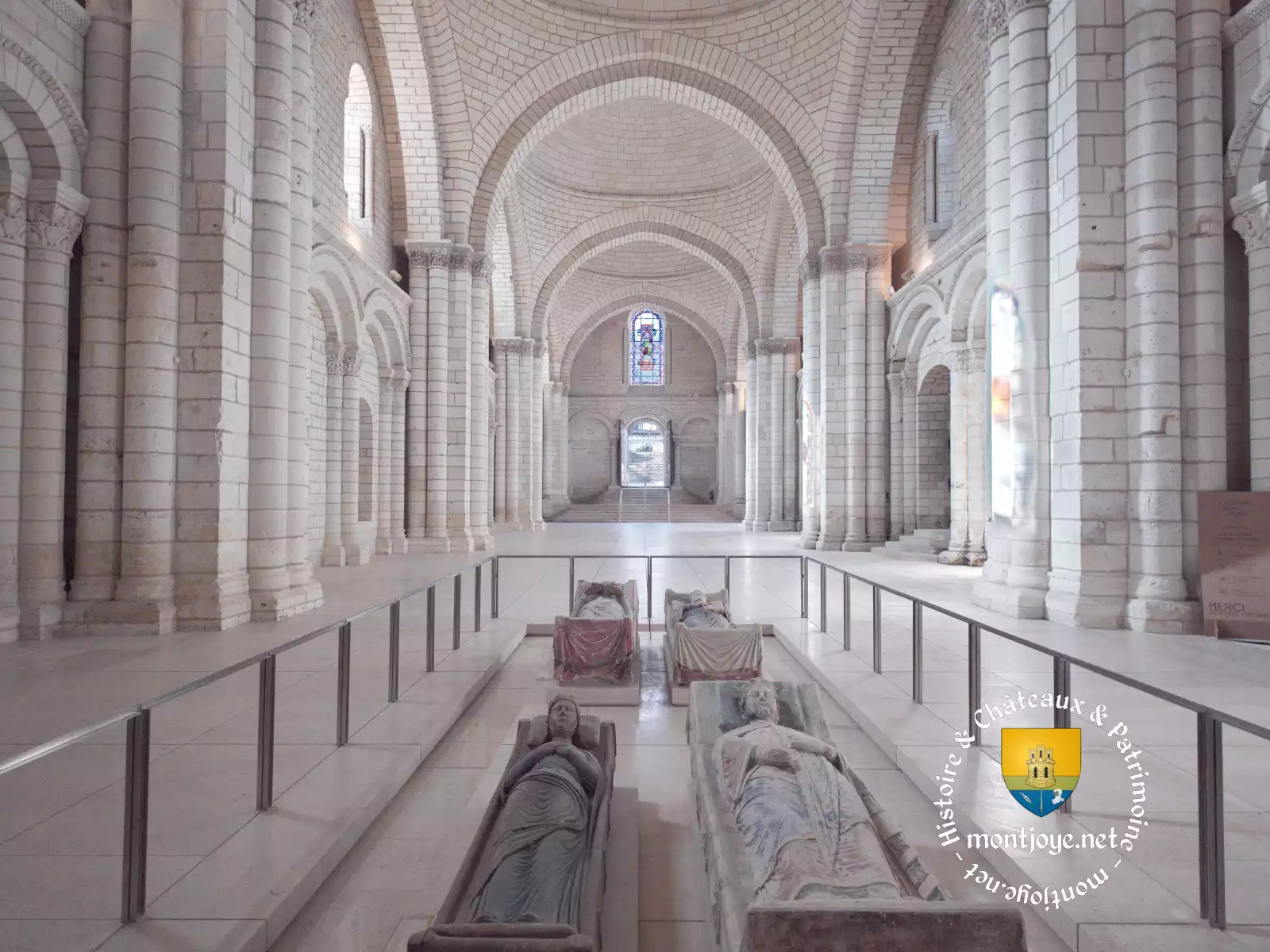 gisants alienor aquitaine richard coeur de lion isabelle angouleme henri II abbaye de Fontevraud