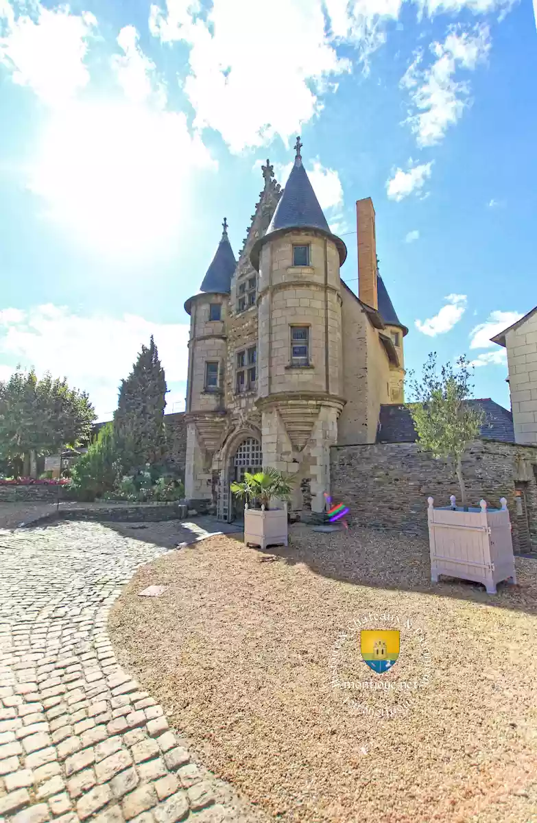 chatelet facade symetrique