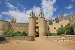 Tour Porche Chateau De Montreuil Bellay
