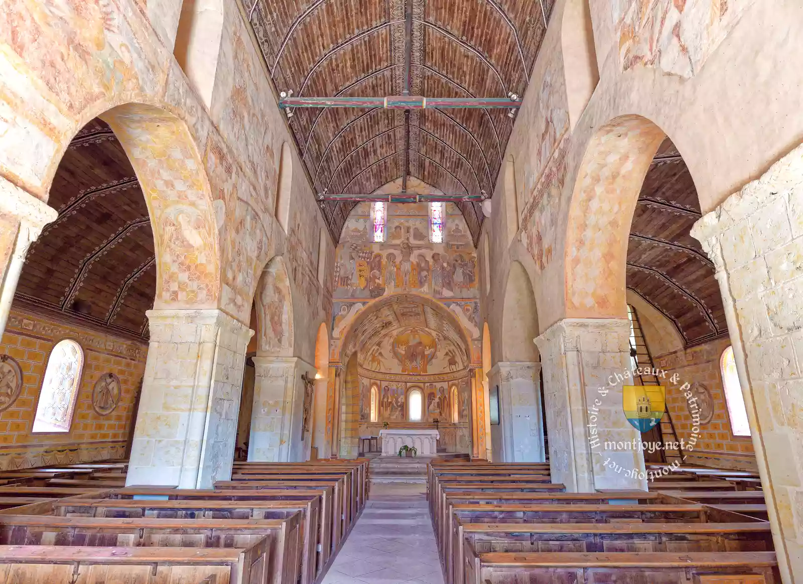 nef romane eglise fresques