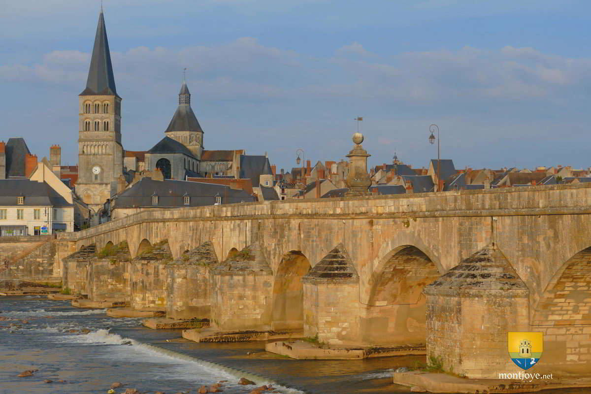 NotreDame église La CharitésurLoire Nièvre 58 Églises