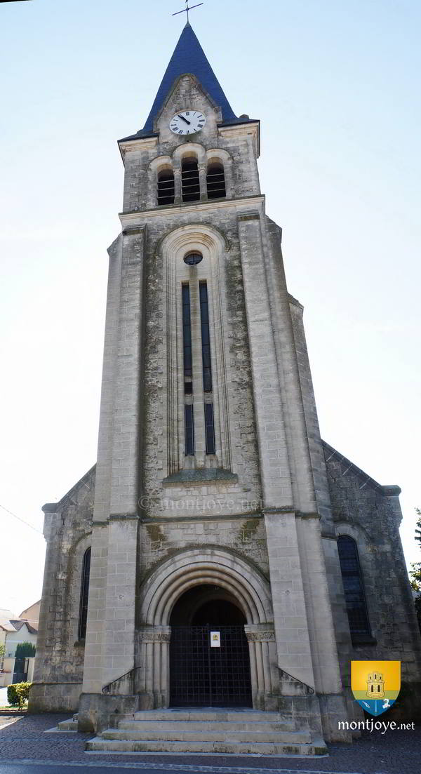 Eglise de Corbeny, reconstruite après la première guerre mondiale Eglise de Corbeny, reconstruite après la première guerre mondiale