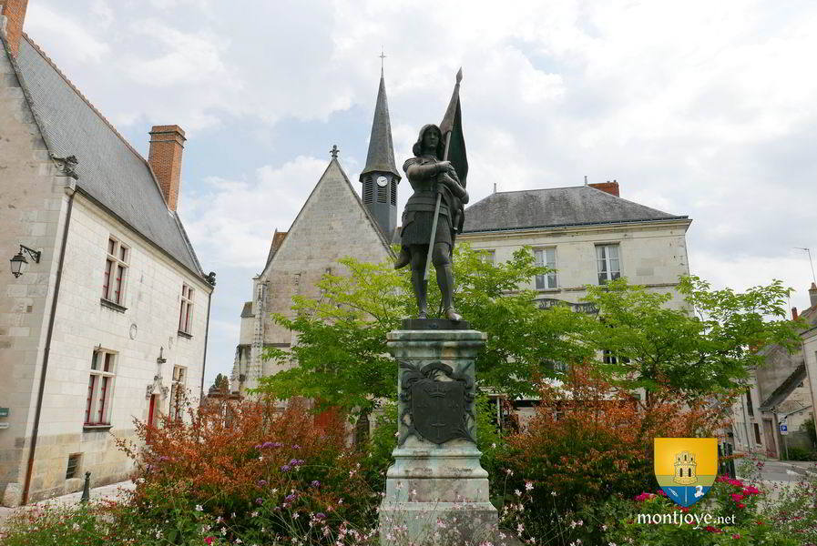 Jeanne Darc Statue Sainte Catherine De Fierbois Centre France Histoire