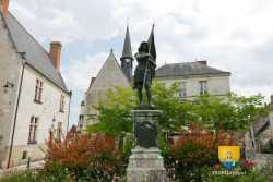 Jeanne Darc Statue Sainte Catherine De Fierbois Centre France Histoire