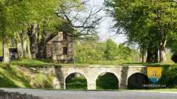 Montceaux Les Meaux Pont Pavillon 1