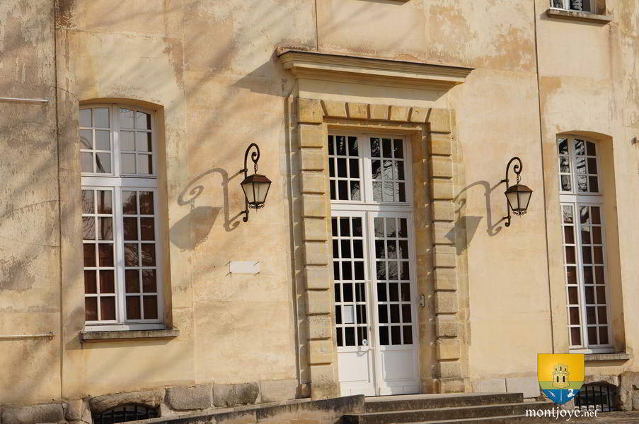 Petit Chateau Entree