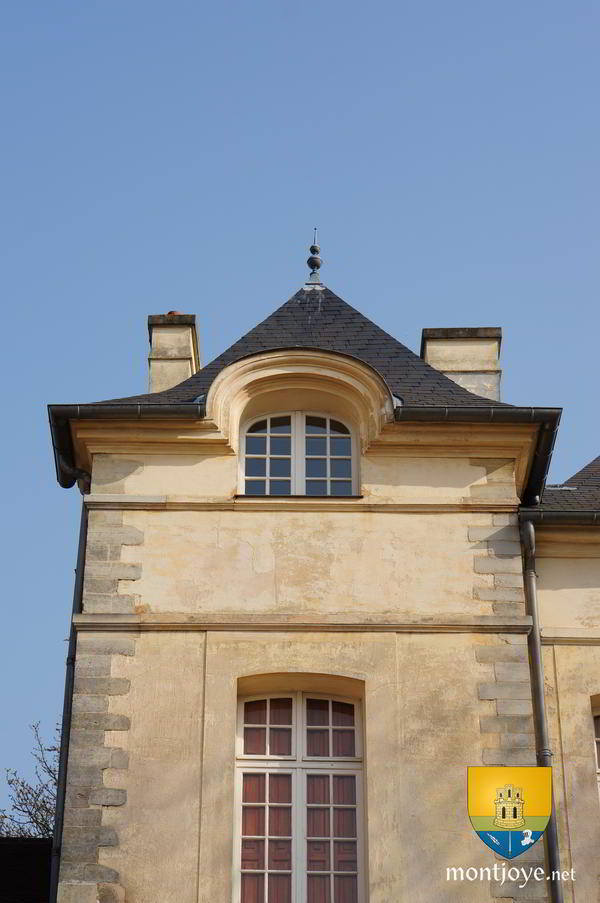 Petit Chateau Fenetres