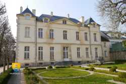 Petit Chateau Sceaux Cote Jardin