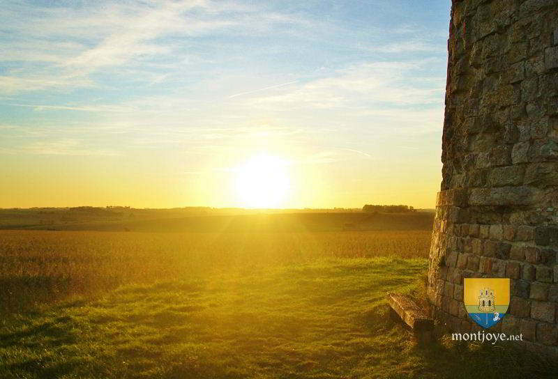 Coucher de Soleil sur la tour de Beaurevoir