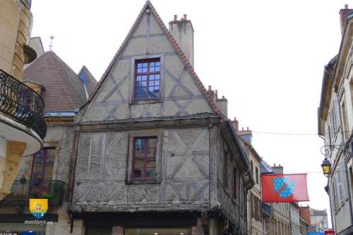 Maison dite Jeanne d&#039;Arc à Moulins ( haut )