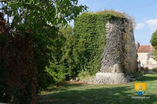 Ancienne tour Maumy des fortifications de Saint-Pierre le Moutier