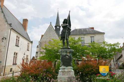 Statue de Jeanne d&#039;Arc à Sainte-Catherine de Fierbois