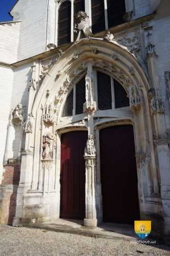 Portail de Saint-Phal