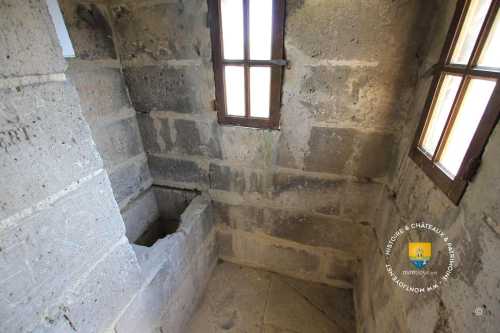 Latrine d&#039;un châteaufort, toilette du moyen age