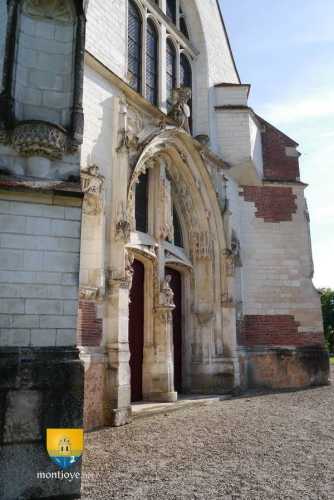 Portail de l&#039;église de Saint-Phal